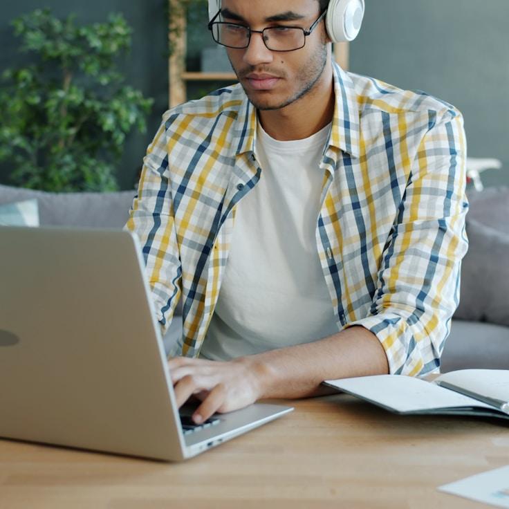 Collaborative mobile app development workflow